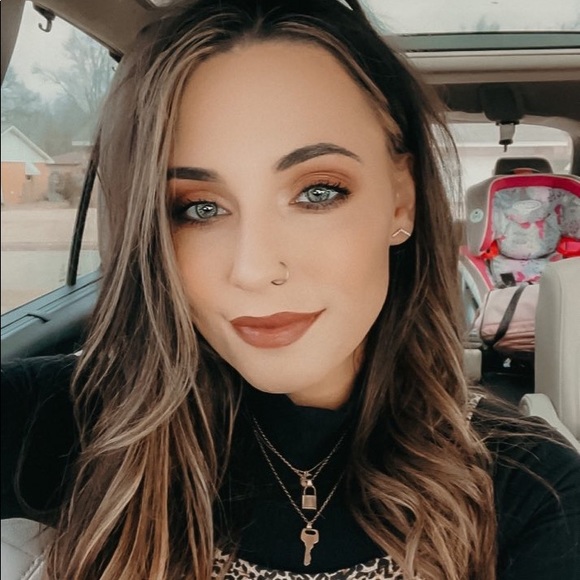 Meet your Posher, Taylor - Picture 1 of 1